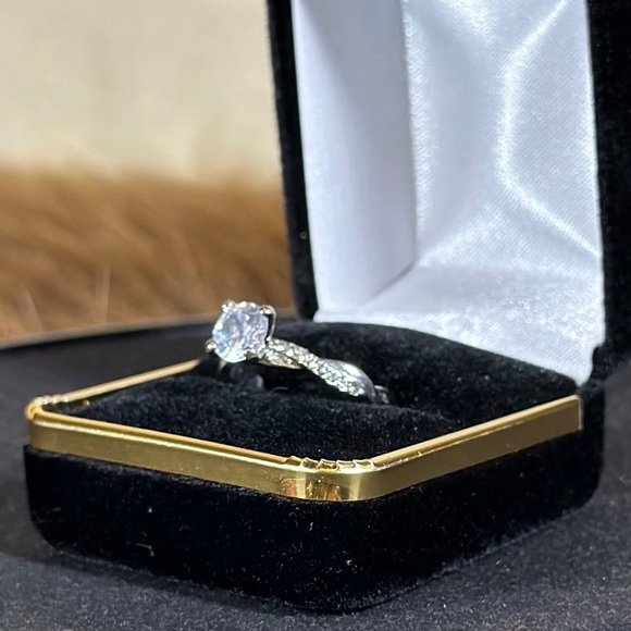 Elegant Silver Diamond Ring - Picture 2 of 7